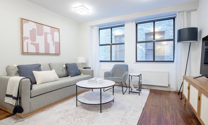 Bridge Apartamento | Open plan City of London 1BR, 1 min walk to Monument stn, by Blueground