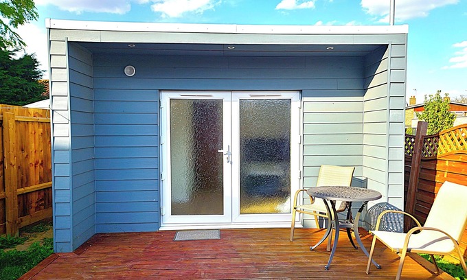 Milton Cabina | Open plan Studio with garden
