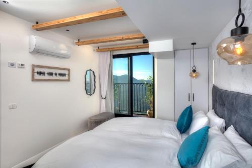 Safed Old City Casa | Open Skys