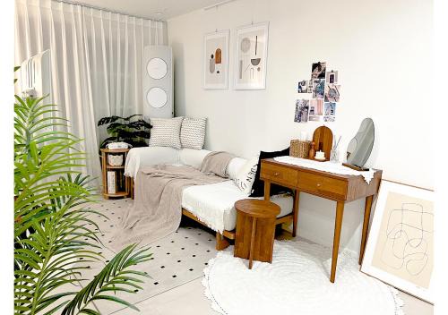 Imunil-tong Apartamento | Open special price, a beautiful accommodation, Seoul, Station in front of Hankuk University of Foreign Studies, hotel bedding, queen3, Bathroom1, remodeling, Cozy, Yellow moon Stay