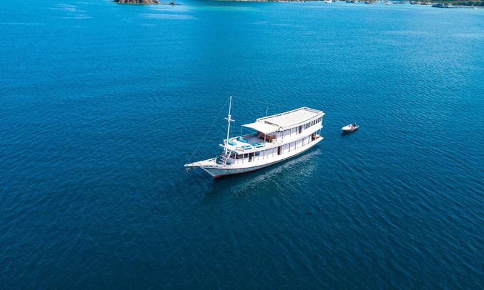 Labuan Bajo Alquiler De Eote | Open trip sharing komodo 3d/2n