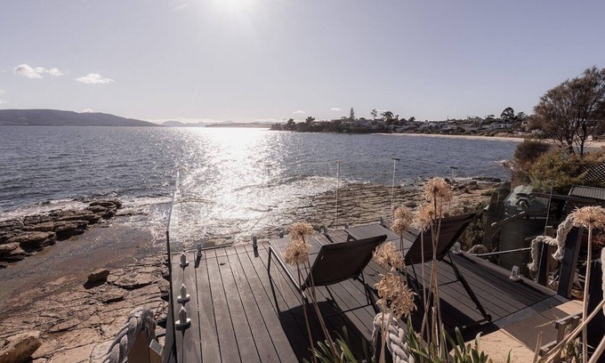 Opossum Bay Casa | Opossum Oasis: Waterfront Home in Opossum Bay