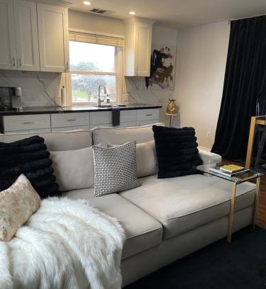 Lincoln Acres Apartamento | Opulence & Cozy Comfort