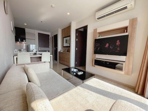Yan Nawa Apartamento | Opulence Riverview with Train Access