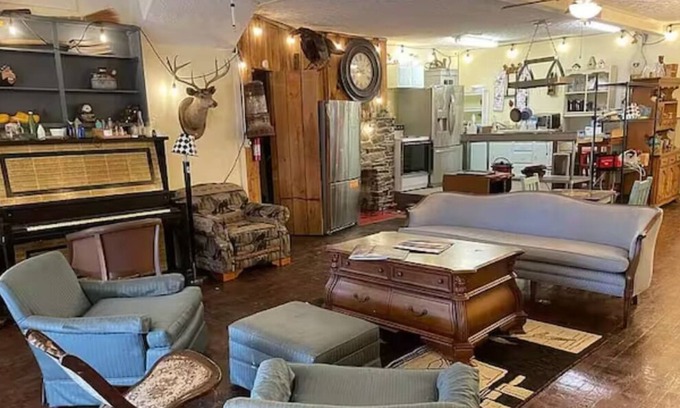 Salem Casa | Opulence | Rustic Farmhouse Haven Sleeps 12