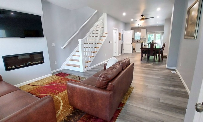 Avondale Casa | Opulent 4 Bdrm, Sleeps 12, Minutes From Downtown!