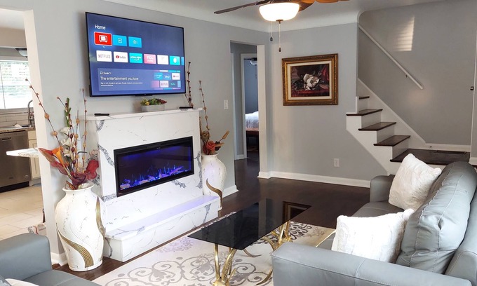 West Price Hill Casa | Opulent 5 Bdrm, Sleeps 16+, Minutes From Downtown!