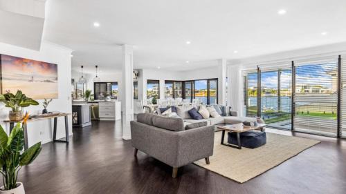 Banksia Beach Casa | Opulent Canal-Front Retreat