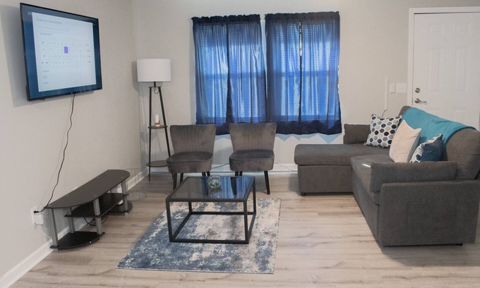 Goose Creek Casa | Opuluxe Blue Horizon Hideaway Sleeps 8
