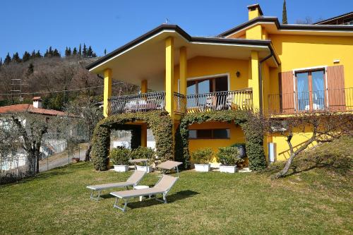 Marciaga Apartamento | Orange Apartment In Marciaga di Costermano