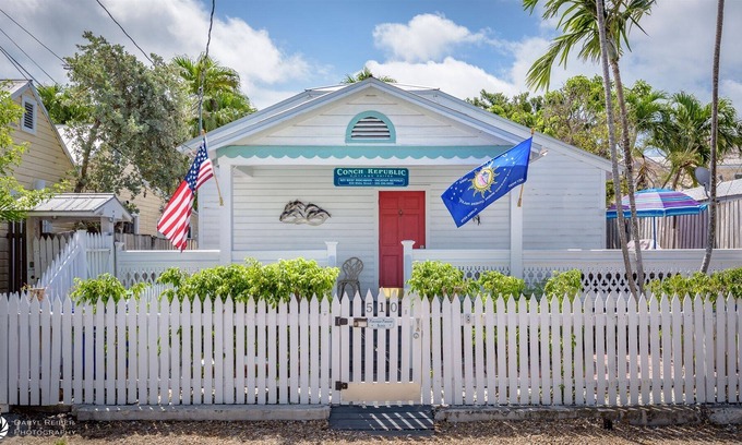 Downtown Cabina | Conch Republlic Cottage - Unidad de alquiler grupal nocturno - Capacidad para 10 personas en Duval