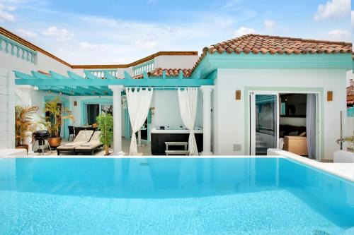 Corralejo Villa | Orange Light with private pool