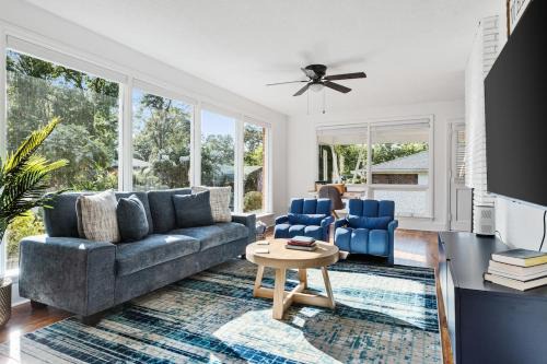 Columbia Casa | Orange Pit - 3BD 2BA Luxury Retreat - West Cola