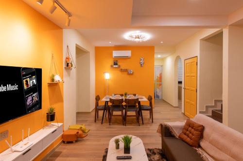 Bukit Baru Apartamento | Orange Tatami Funny House at Bukit Beruang Malacca