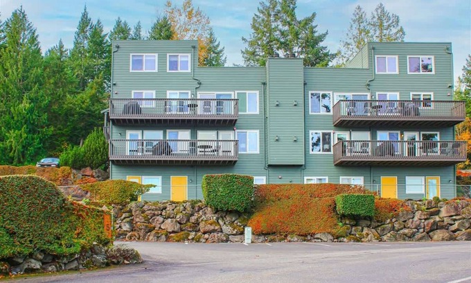 Adelma Beach Casa | Orca Oasis Condo Stunning Views Over Discovery Bay