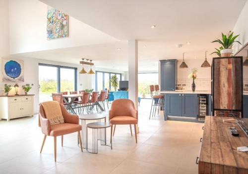 Cropthorne Casa | Orchard Barn - Luxury 4 BD Barn Conversion!