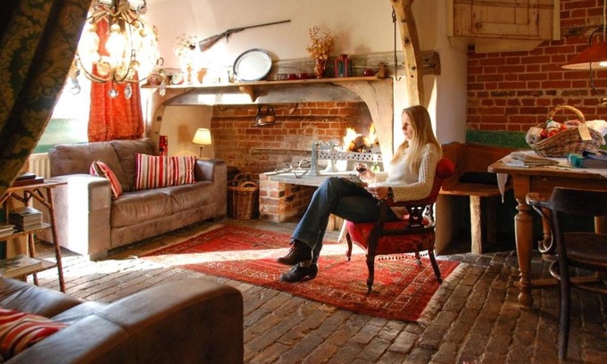 Sudbury Casa | Orchard Cottage cosy rustic comfort just across the fields to a great Pub