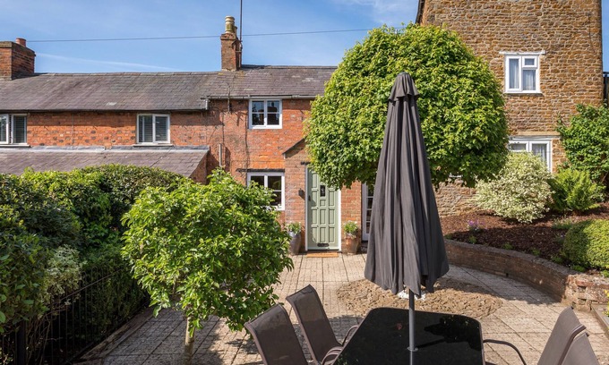 Hook Norton Cabaña | ORCHARD COTTAGE, pet friendly, with a garden in Hook Norton