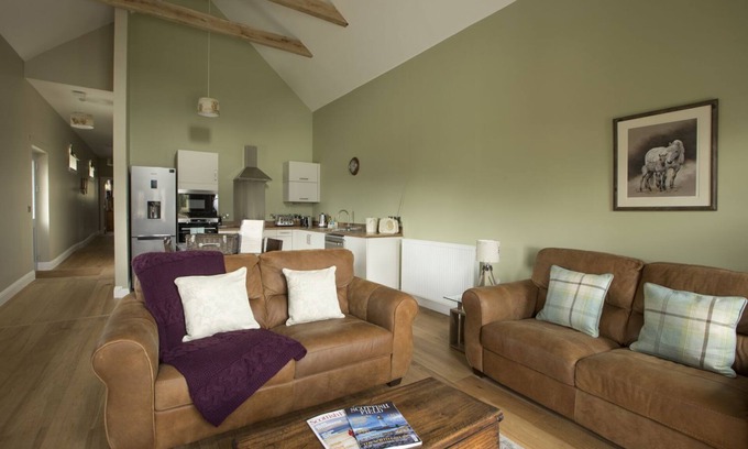 Crieff Apartamento | Orchard Cottage, single level Sleeps 4 with a wheelchair accessible bathroom