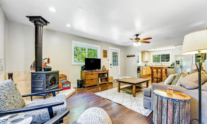 Forestville Casa | Orchard Near the River Escape
