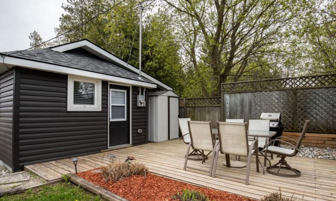 Sauble Beach Cabaña | Orchid Bliss- Cute & cozy cottage by the beach