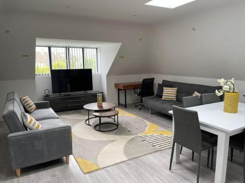 Kidlington Apartamento | Orchid Lodge - Two Bed Generous Flat - Parking, Netflix, WIFI - Close to Blenheim Palace & Oxford - F4