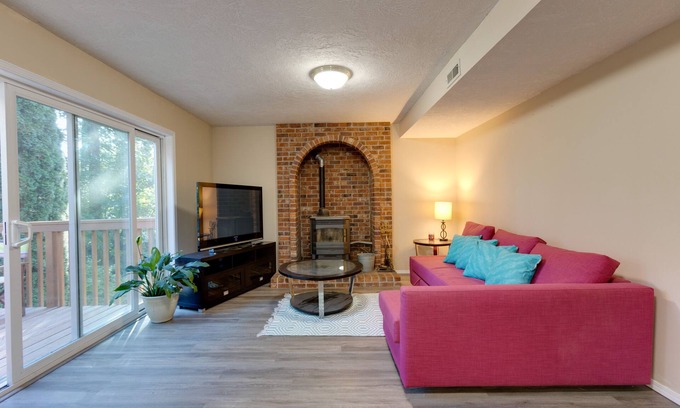 Rosemont Summit Casa | Oregon Jade Lodging: Specious two bedroom, EV charger, green space