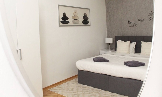 Roßau Apartamento | OrestaLiving - On the Danube Canal Friedensbrücke