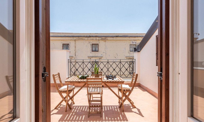 Castellammare Vucciria Apartamento | Oretea Apartment with Terrace by Wonderful Italy
