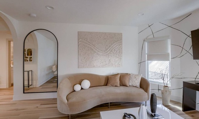Lincoln Casa | Natural Organic White Modern Getaway