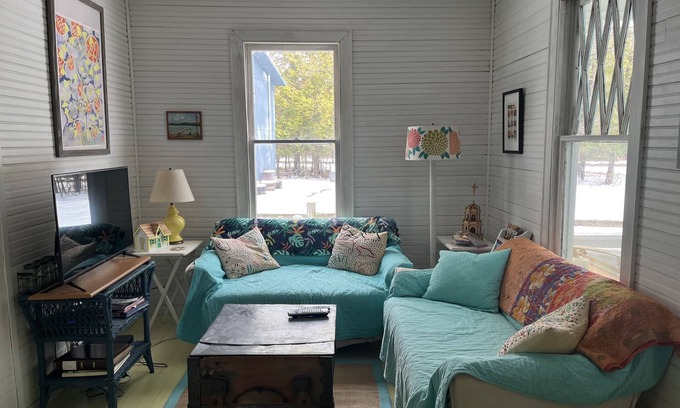 Roaring Brook Cabaña | Cozy cottage in beautiful Harbor Springs!