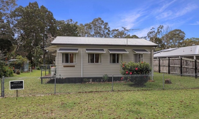 Amity Point Casa | Original Straddie Shack with Air-conditioned Comfort