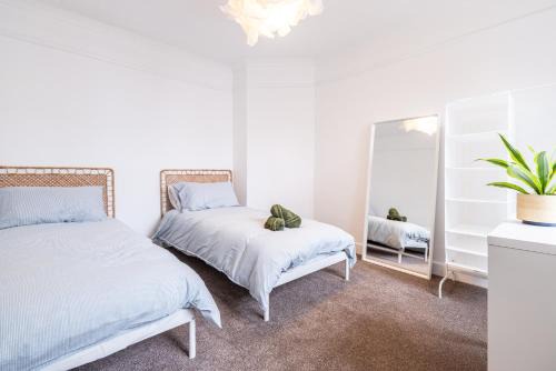 Luton Casa | Orion Room - Twin Room in Luton