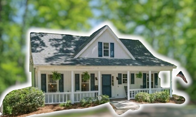 Eatonton Cabaña | Orion's Retreat a charming cottage nestled by the scenic shores of Lake Sinclair