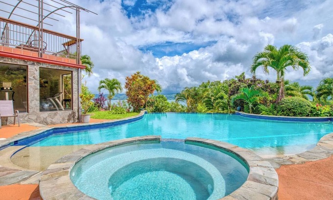 Tronadora Apartamento | Lake Arenal Guest Suite with magnificent views