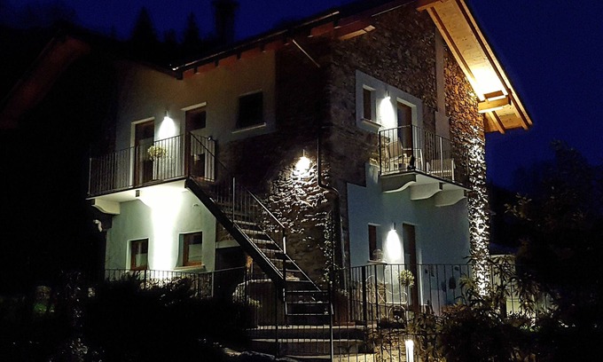 Crabbia Casa | LAGO DE ORTA - TODA LA CASA- VISTA AL LAGO CON JARDÍN Y PLAYA