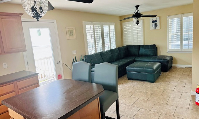 Ortley Beach Condominio | Ortley Beachside Homely Haven - 1 Block to Beach - Private Balcony