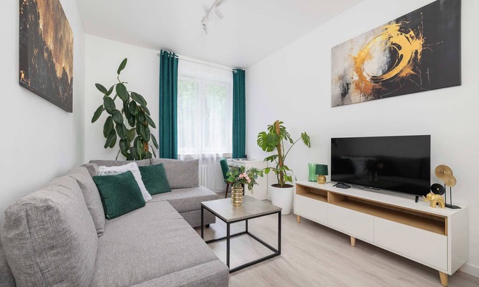 Nowa Huta Apartamento | Os Teatralne 6 Krakow Bright Apartment Remote Work