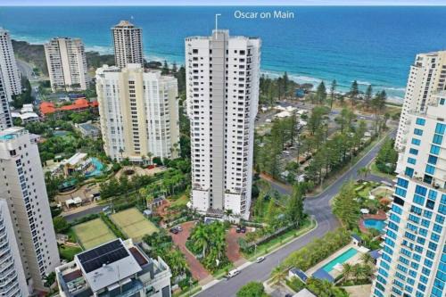 Main Beach Apartamento | Oscar on Main 2B - Heart of Main Beach Ocean Views - Hosted by Coastal Letting Co.