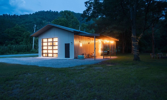 Cullowhee Casa | Oscar's Barn- Relax and unwind at our mountain barn on the river.