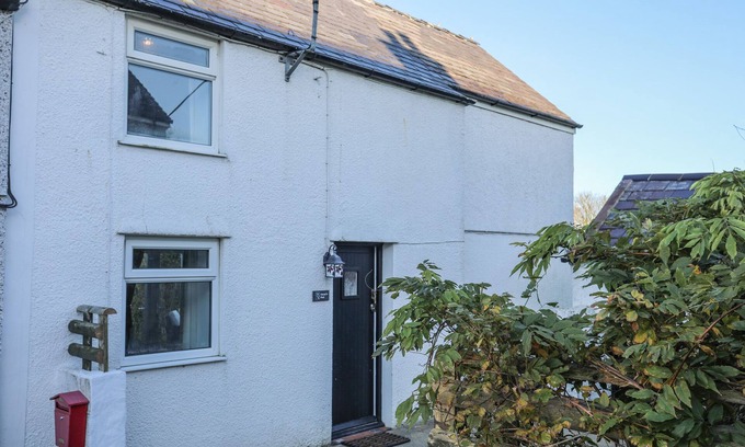 Brynsiencyn Cabaña | OSCAR'S PAD, pet friendly, with open fire in Brynsiencyn