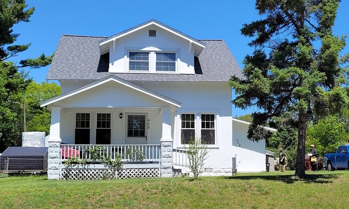 Oscoda Casa | Oscoda Hilltop Haven - Great Location near Beach and Downtown! Pet-Friendly with New Central A/C!