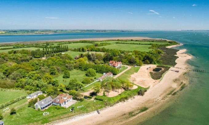 Maldon Cabaña | Osea Island Enchanting Cottage