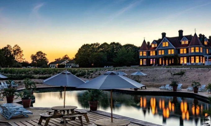 Maldon Apartamento | Manor House / 10-bed home on Osea Island, Essex