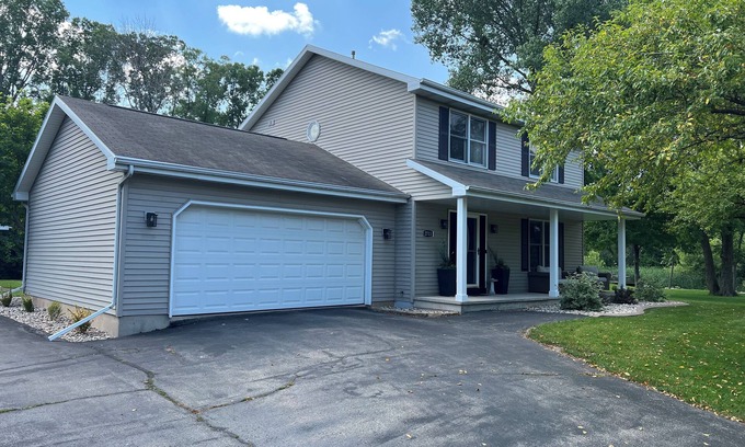 Oshkosh Casa | Oshkosh EAA rental house. 5 minutes from the airport!