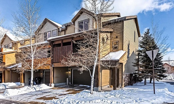 Bear Hollow Village Casa | Oslo Style by Olympic Park