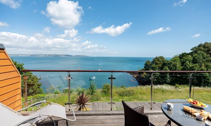 Brixham Cabaña | Osprey 2 - The Cove - sleeps 4 guests in 2 bedrooms