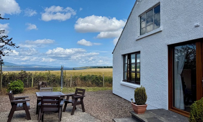 Marybank Cabaña | Osprey Cottage - stunning views in a peaceful but convenient location