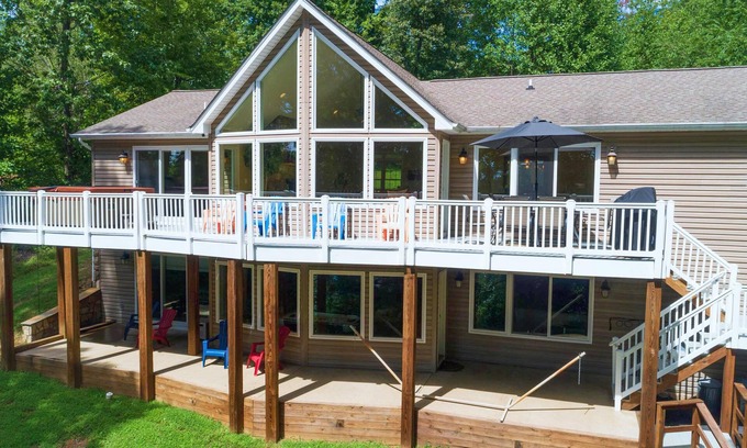 Dovey Luck Casa | Osprey Landing - Hot Tub, Private Home, Two Decks, Dock, Kayaks, and Fire Pit