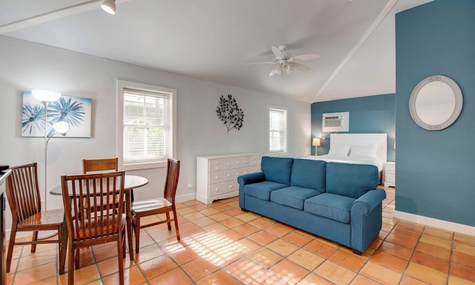 Uptown - Upper Duval Cabaña | Osprey Suite | Charming Hideaway, Hot Tubs, Close to Duval!